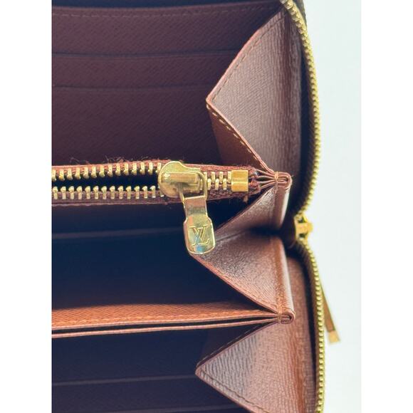 Louis Vuitton Monogram Zippy Wallet - COA Included - Picture 9 of 17